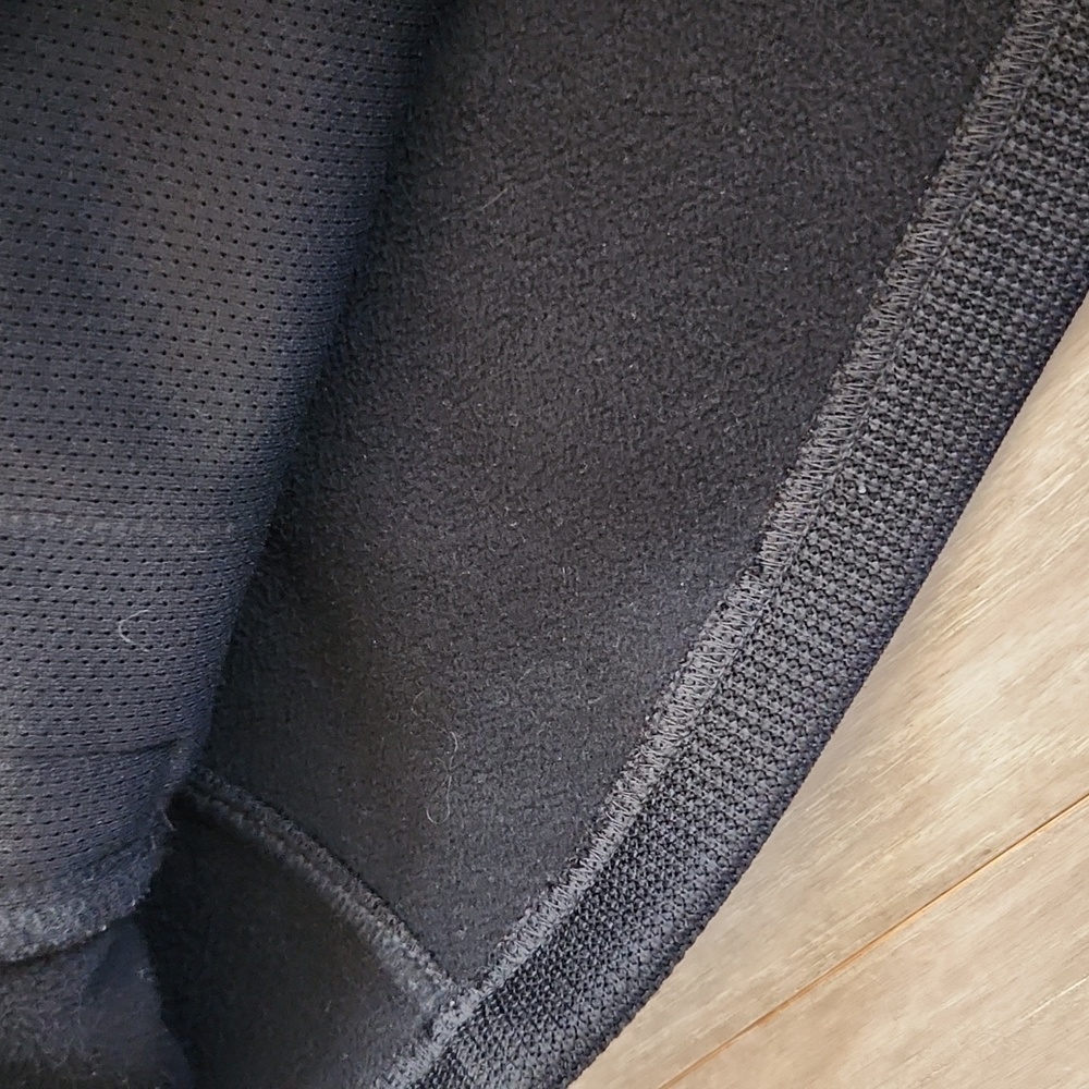 Izod Men's Black Pullover - Picture 4 of 5